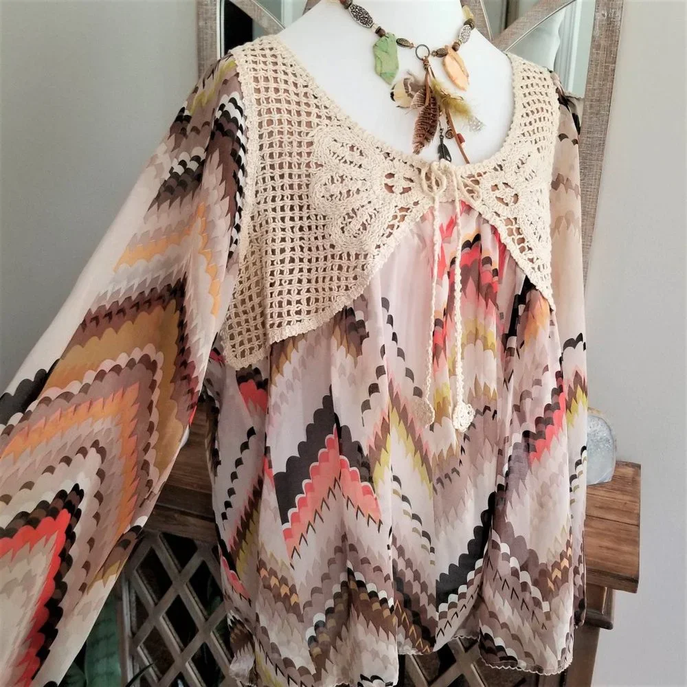 Umgee Brand Top Blouse Tan Brown Coral Chartreuse Multi Chevron Print Size 1XL - Picture 4 of 12